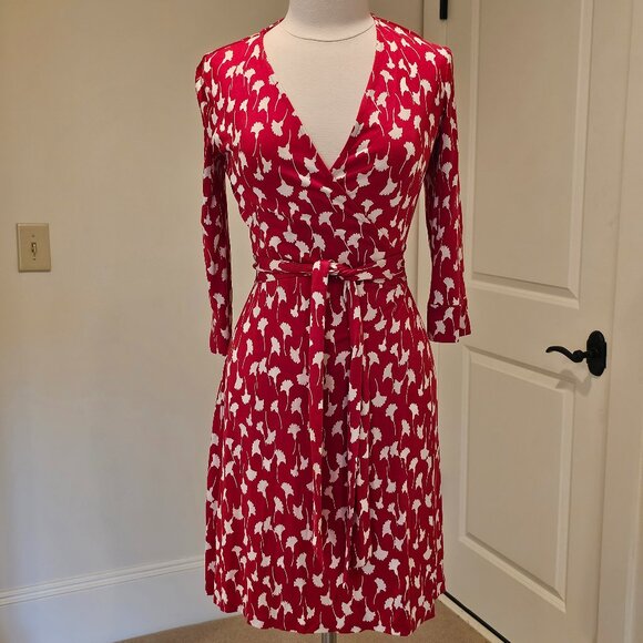Diane Von Furstenberg Dresses & Skirts - DVF Silk Julian Wrap Dress, EUC, Size 10